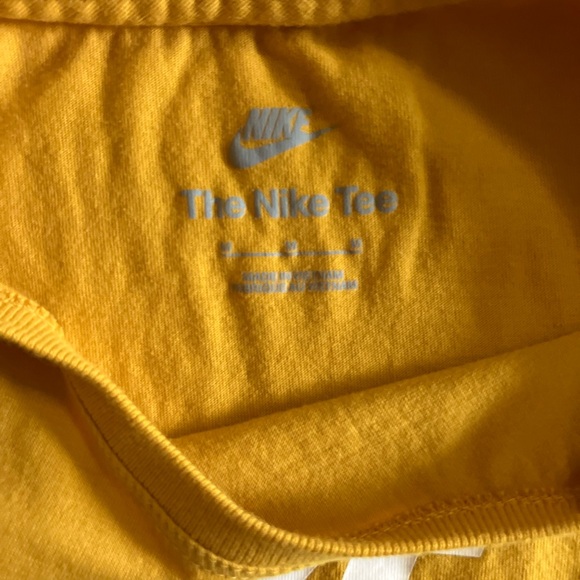 Nike T-shirt - Picture 2 of 2